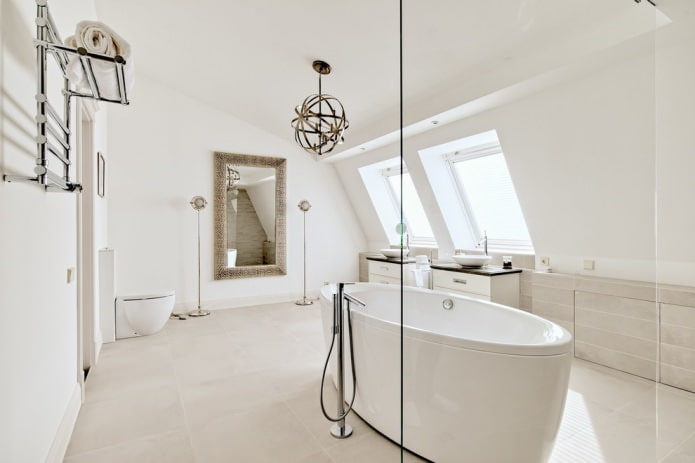 baño abuhardillado blanco