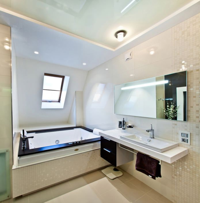 Techo tensado en el baño
