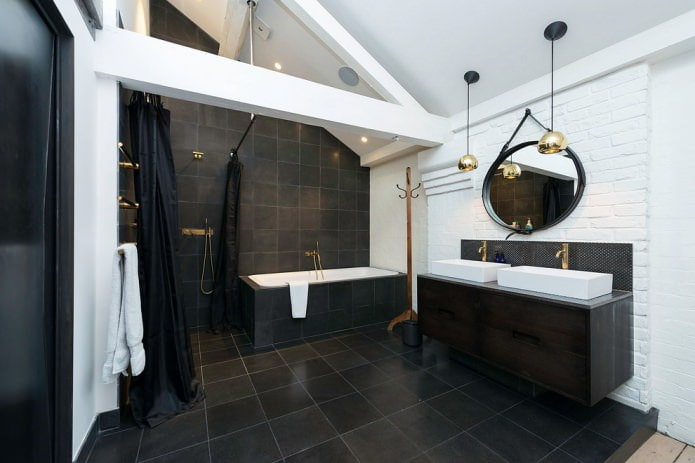 baño abuhardillado blanco y negro