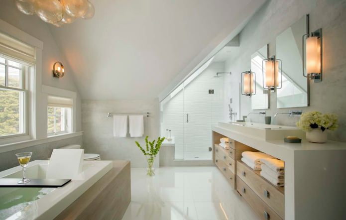 Baño bajo techo en una casa de campo