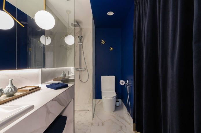 color azul en el baño