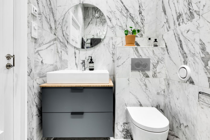 Baño de mármol de estilo escandinavo