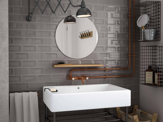 iluminación en el interior de un baño en estilo loft
