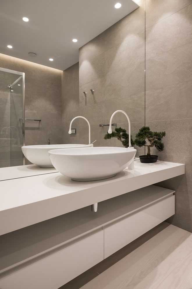 fontanería en el baño de estilo minimalista