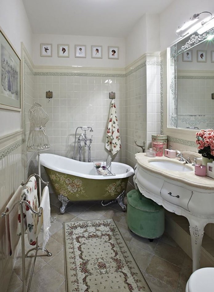 Bañera con patas y pintura