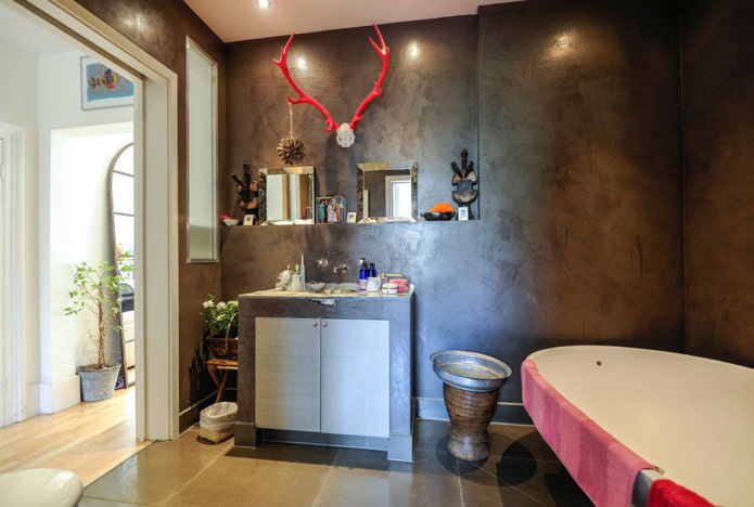 Yeso decorativo veneciano en el baño