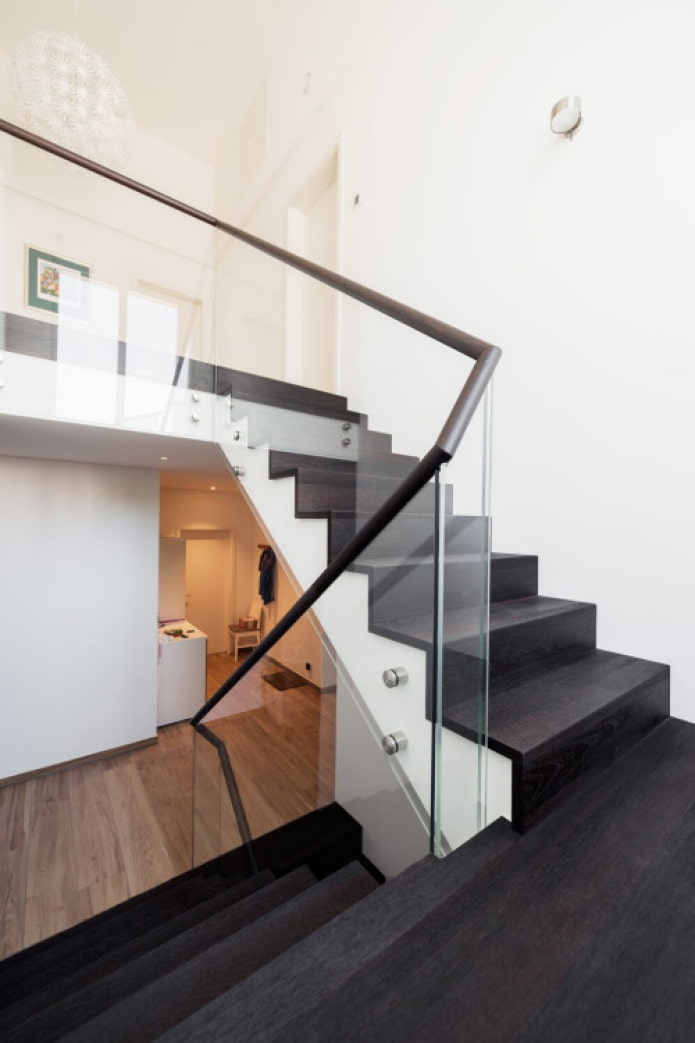 escalera moderna en casa