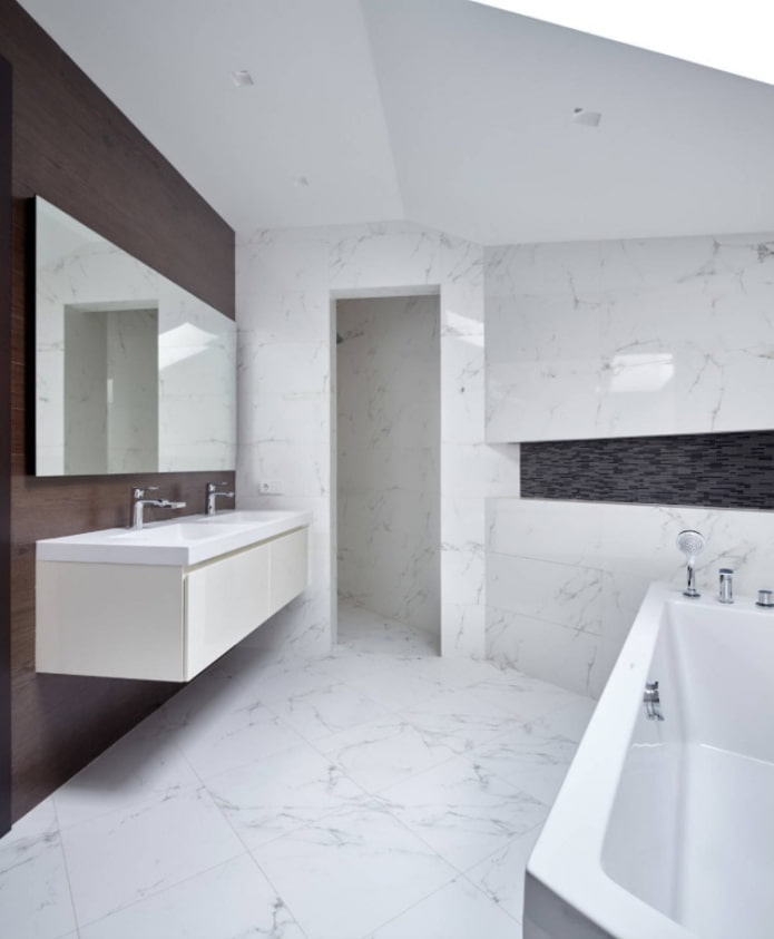 laminado en la pared del baño