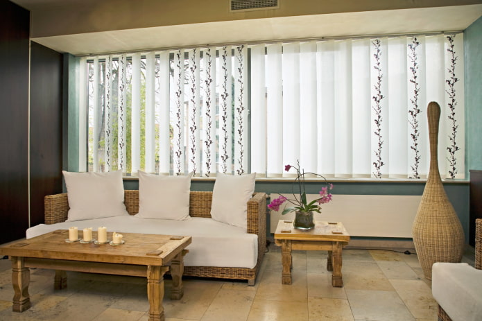 persianas estampadas en el salón