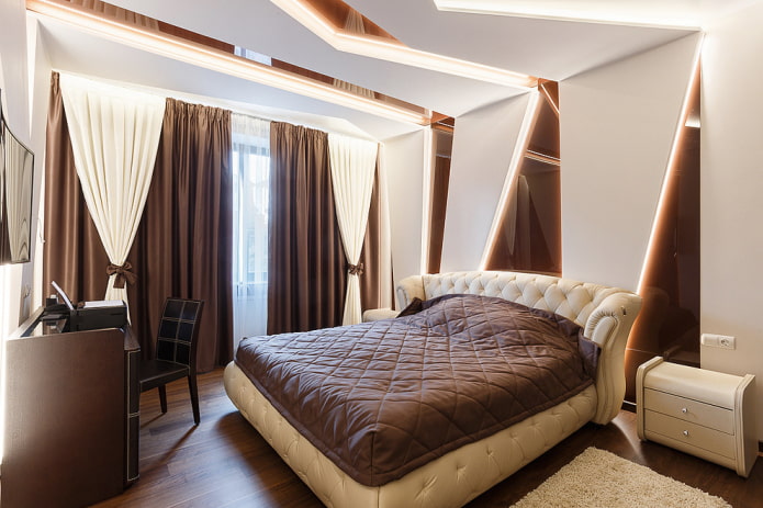 Techo combinado en el interior del dormitorio