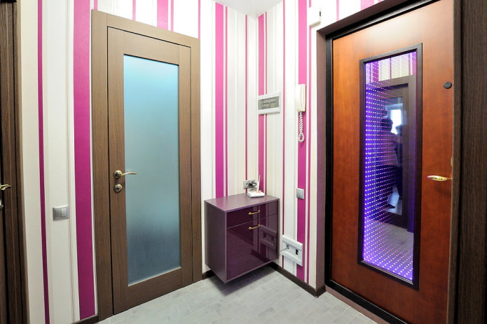 Puertas de entrada de madera en el interior