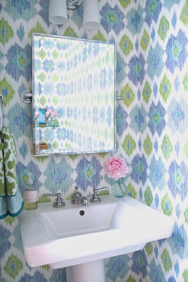 Papel pintado en la zona del lavabo