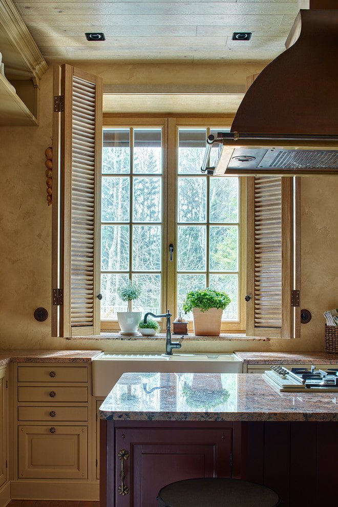 Contraventanas de lamas en la cocina