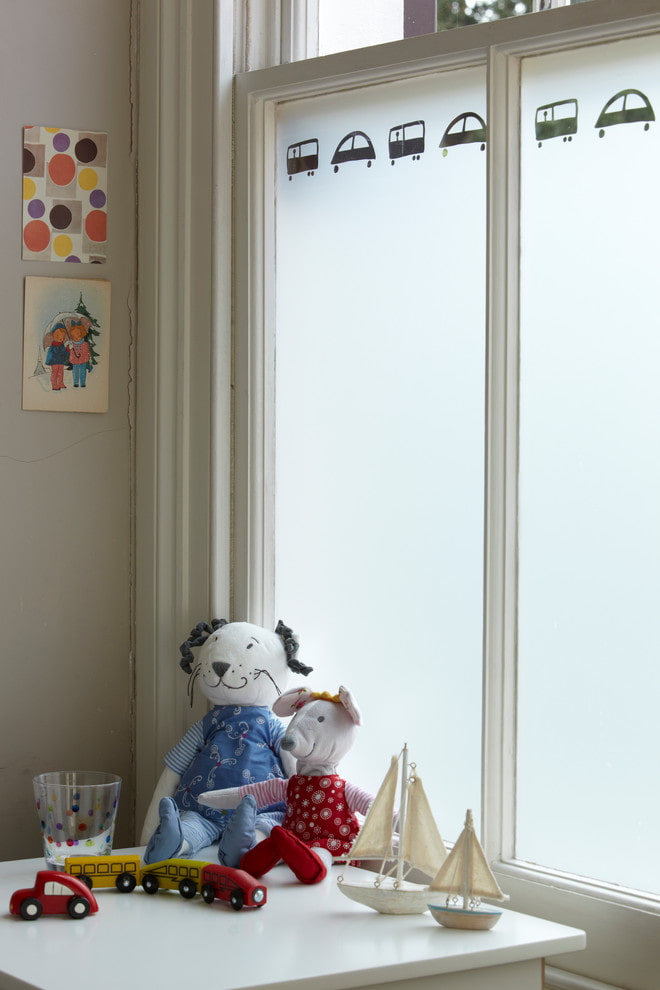 Película mate en la habitación infantil