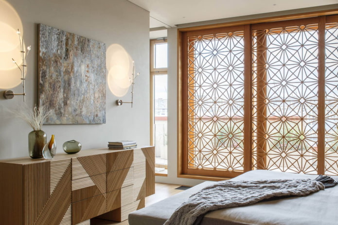mampara decorativa en la ventana del dormitorio