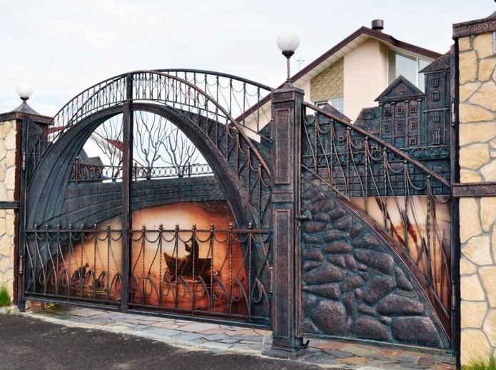 puerta en forma de puente