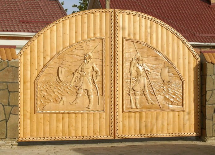 puerta de madera tallada