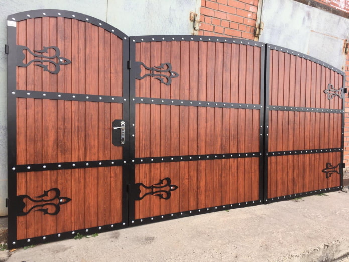 imitación de puertas forjadas