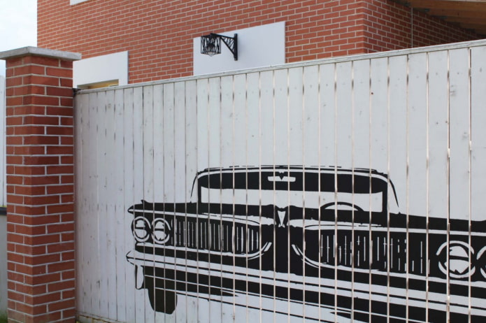 dibujo de coche en la puerta