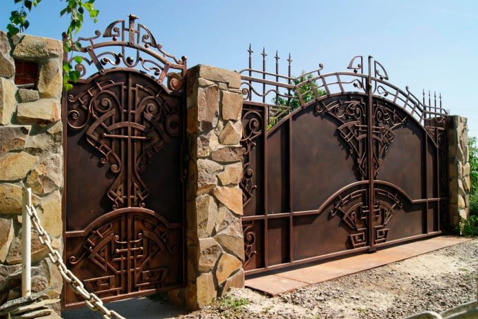 puertas con decoración clásica