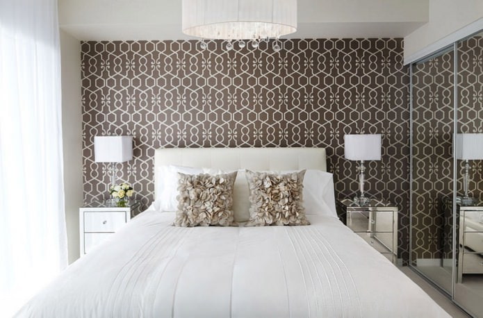 Papel pintado para el interior del dormitorio: adorno