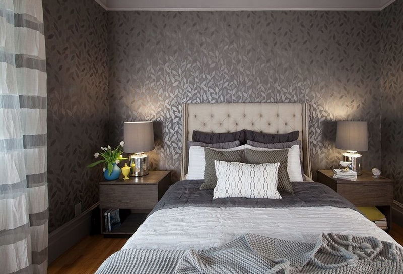 diseño de dormitorio con papel tapiz gris