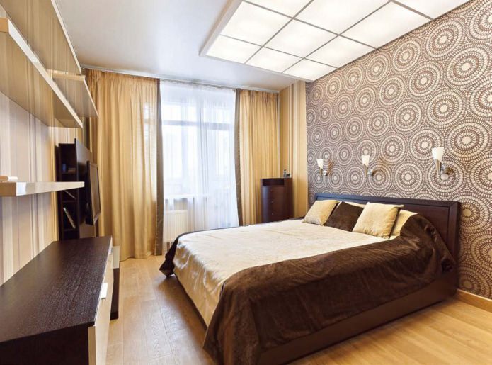 Papel pintado combinado en el dormitorio: estampado
