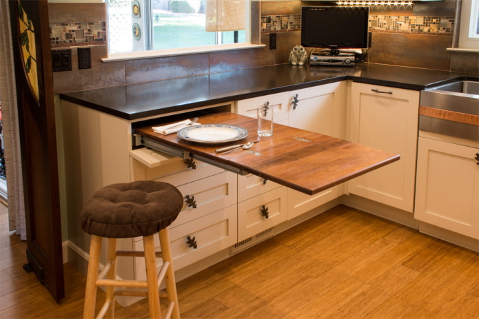 Mesa extraíble combinada con muebles