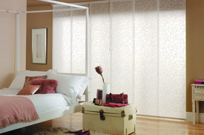 Paneles japoneses en el interior del dormitorio
