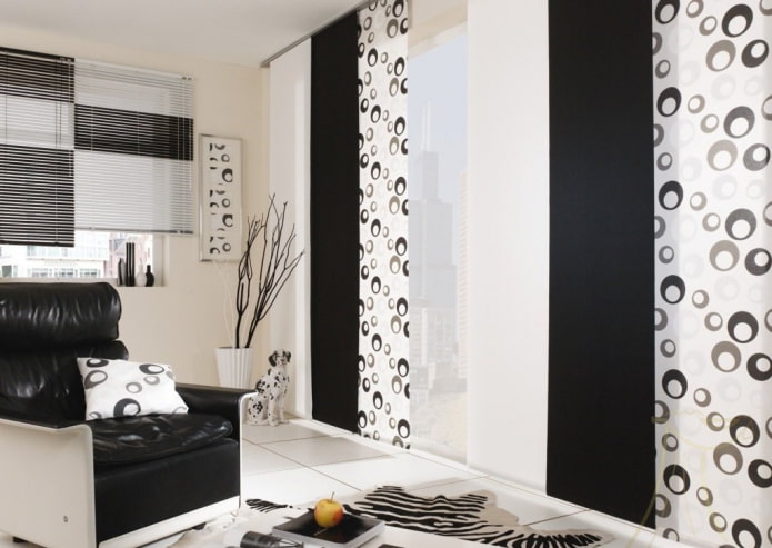 paneles japoneses en blanco y negro en el interior