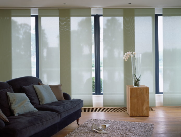 Cortinas monocromáticas japonesas en el interior