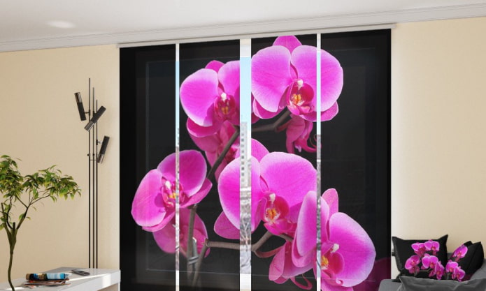 Cortinas japonesas con la imagen de una orquídea