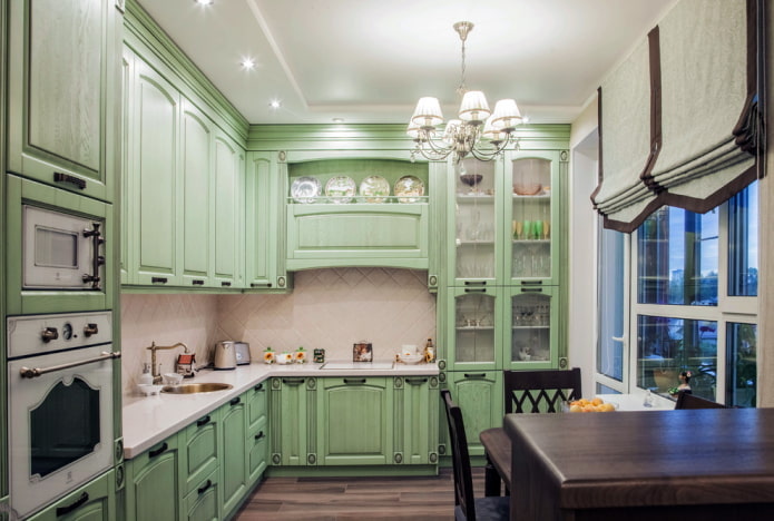 diseño de cocina en tonos verde pálido