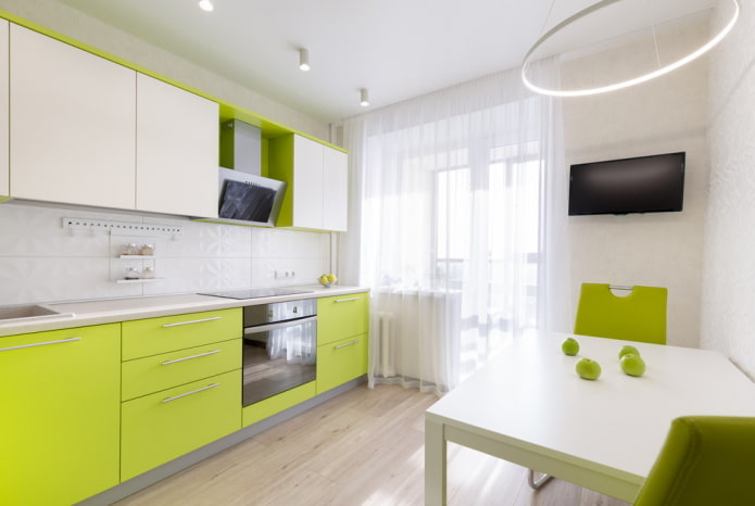 diseño de cocina en tonos blancos y verdes