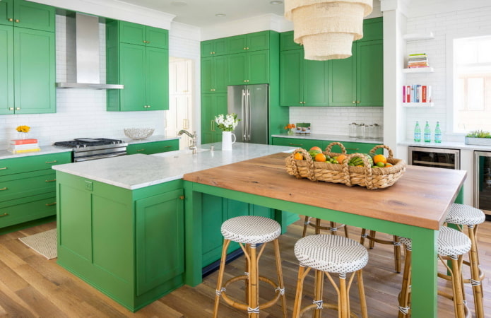 muebles de cocina en tonos verdes