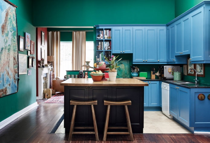 diseño de cocina en tonos azul verdosos