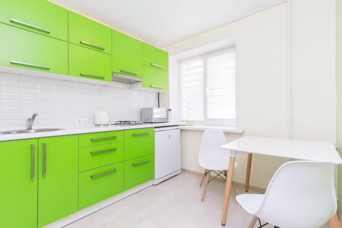 diseño de cocina en tonos verdes brillantes