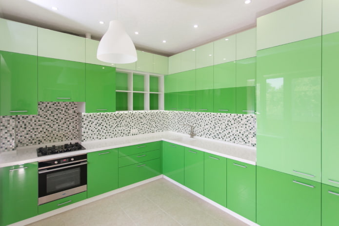 diseño de cocina en tonos verde claro