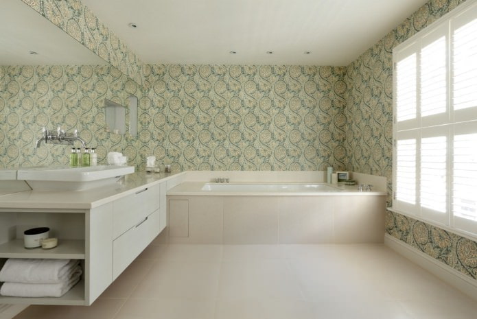 papel pintado con monogramas amarillos y verdes sobre fondo blanco