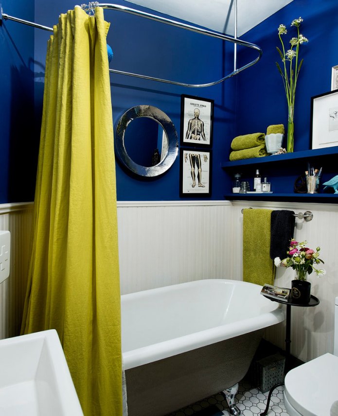 curtain in the bathroom on an L-shaped cornisa 