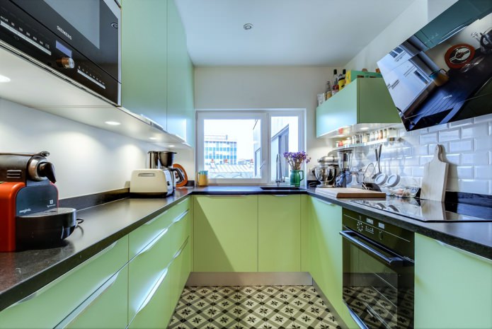 Juego de cocina negro y verde brillante