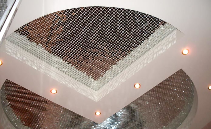techo decorado con mosaico