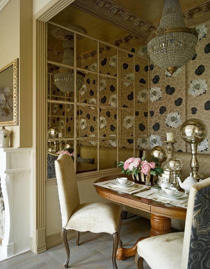 Azulejos de espejo en el interior