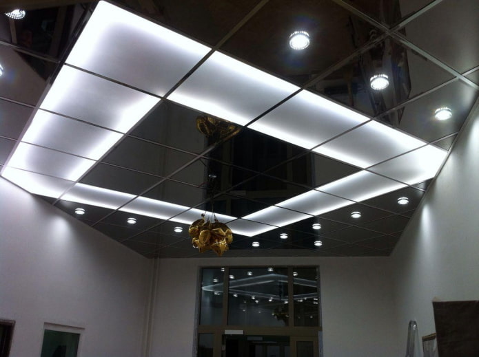 estructura de techo con espejo y retroiluminación