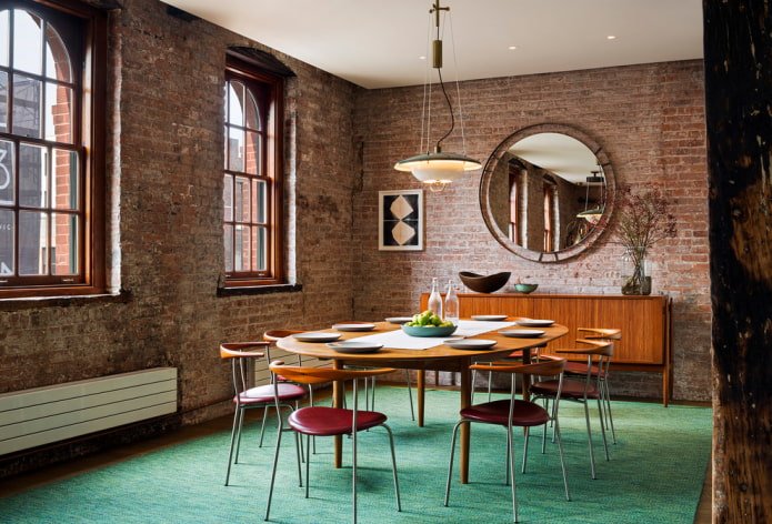 Espejo en el comedor estilo loft