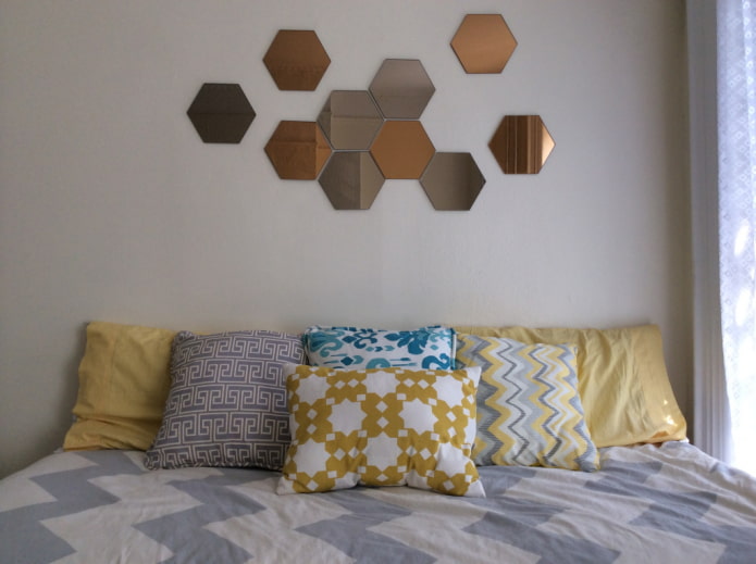 Espejos hexagonales en el interior