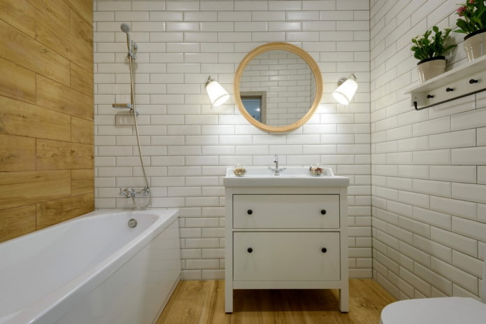 espejo en un baño de estilo escandinavo