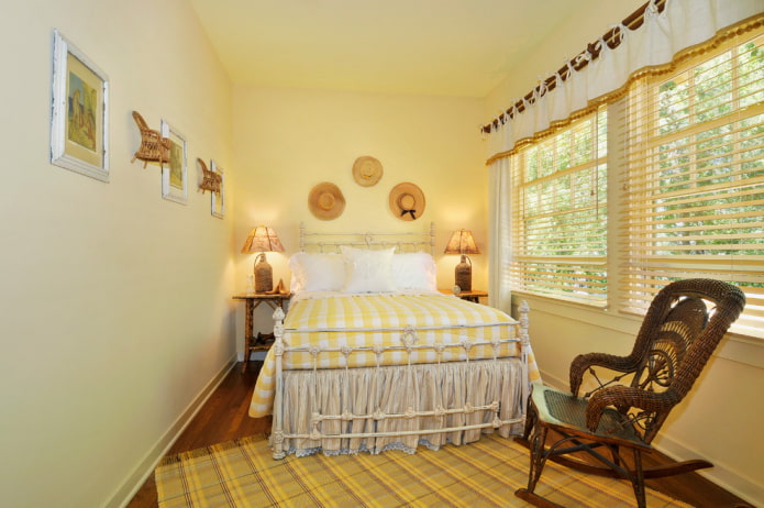 horizontal slats in the Provence style