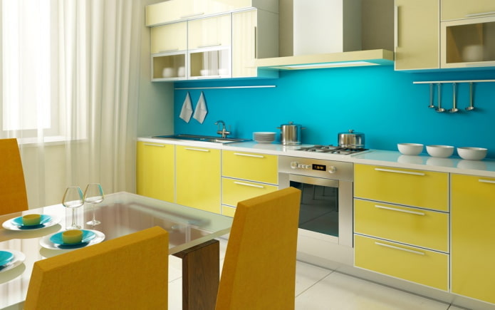 interior de cocina en tonos amarillos y azules