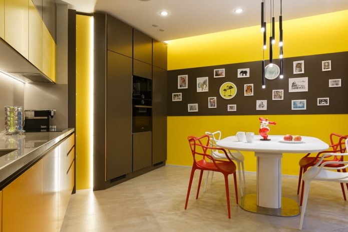 interior de cocina en tonos amarillo-marrón